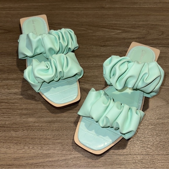 Circus by Sam Edelman Iggy Ruched Slide Sandals - Picture 2 of 6